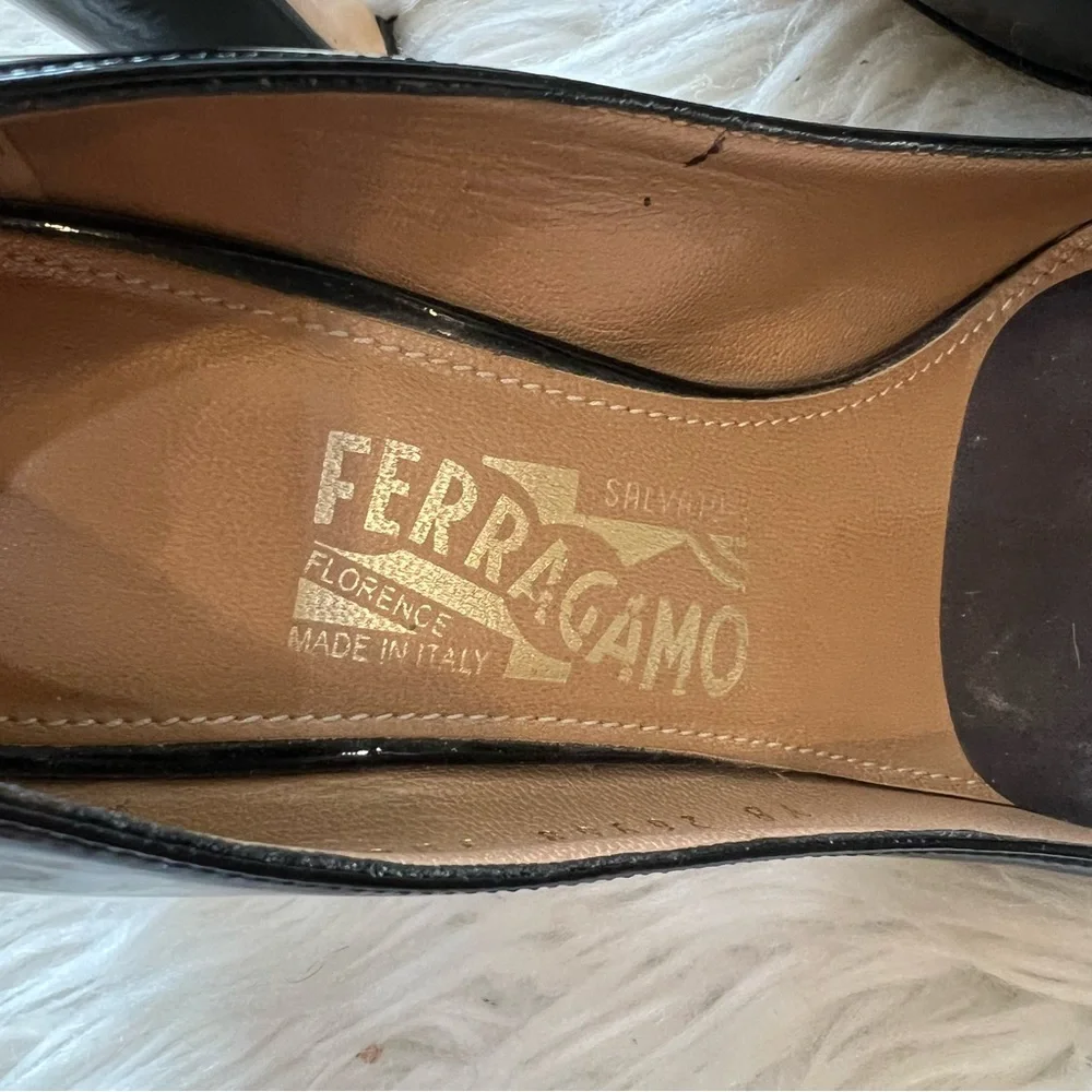 Salvatore Ferragamo Black Patent Leather Gold Logo Heels Women’s Size 6.5B - Picture 6 of 9